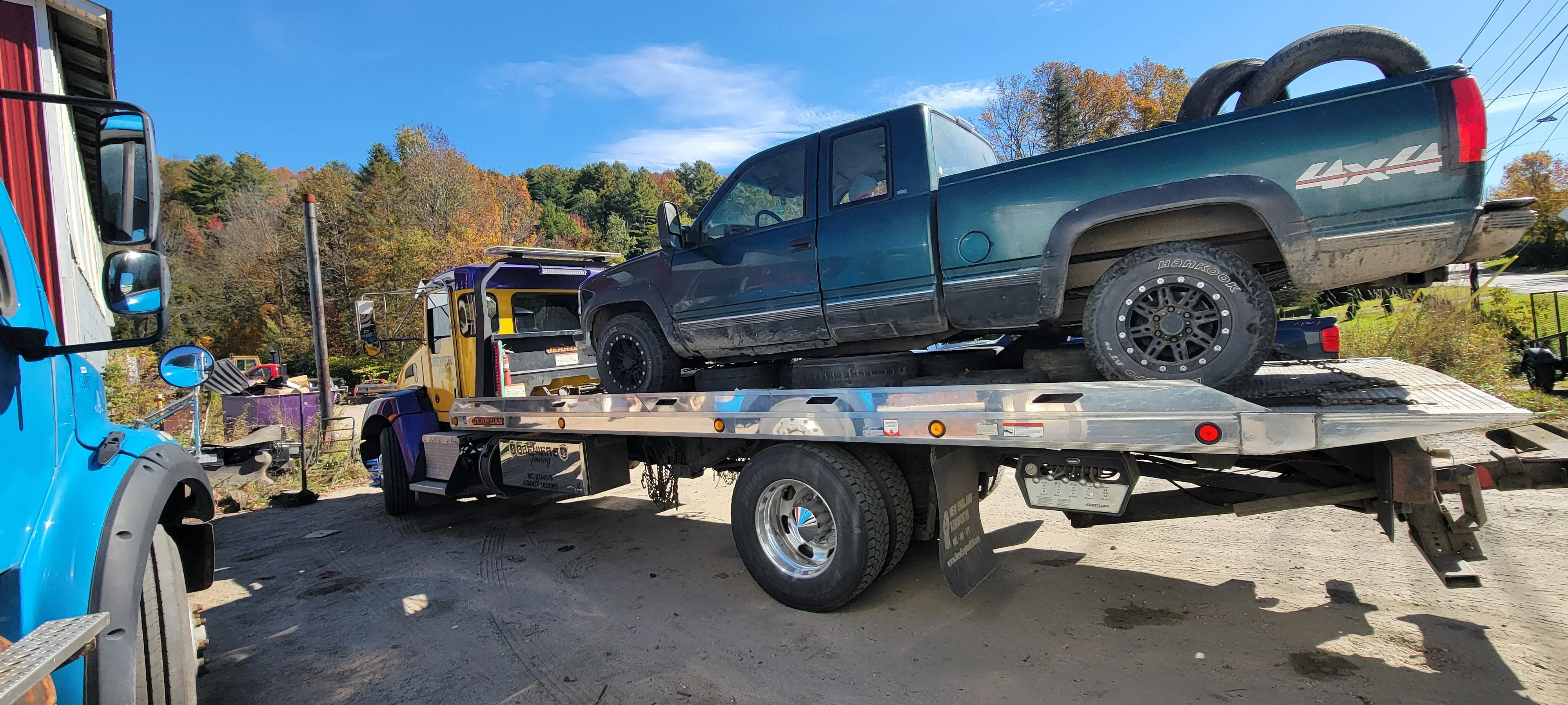 4x4 Pickup Flatbed Towing