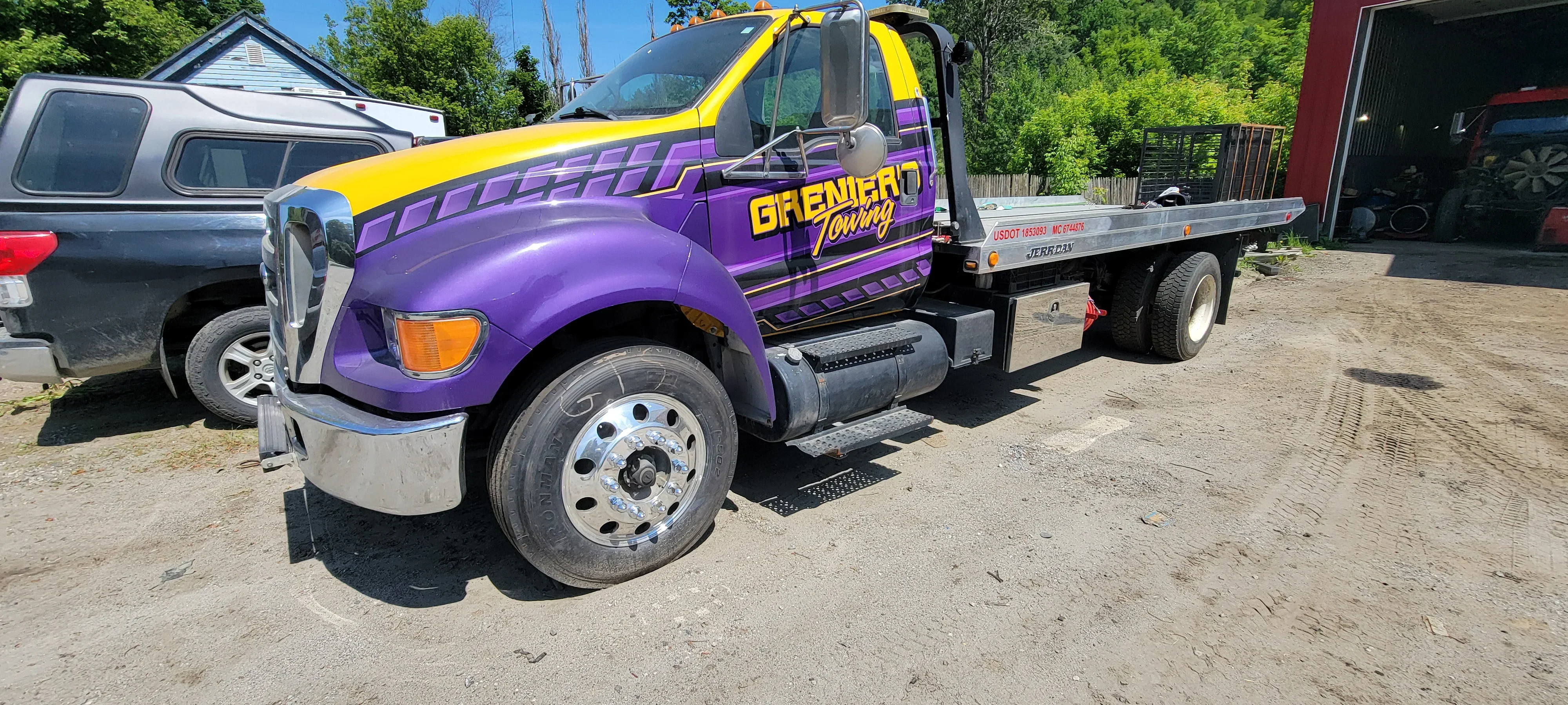Grenier Towing Flatbed Truck